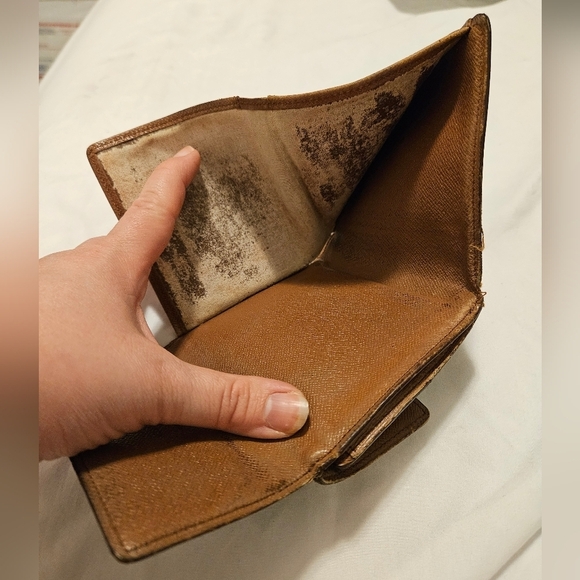 Louis Vuitton Classic Monogram Bi-fold Wallet - Picture 8 of 13